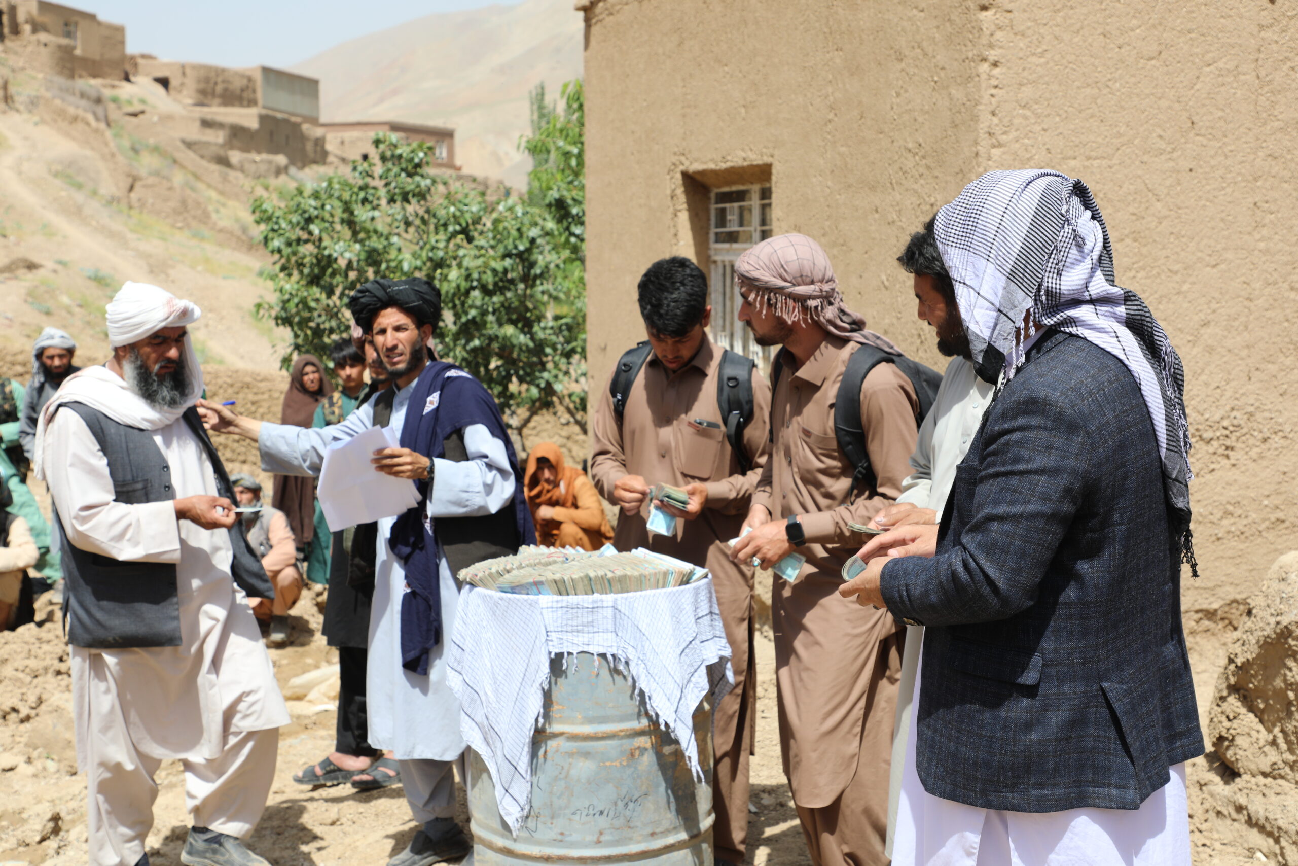 کمک سه میلیونی به سیلاب زدگان ولایت غور کمک سه میلیونی به سیلاب زدگان ولایت غور